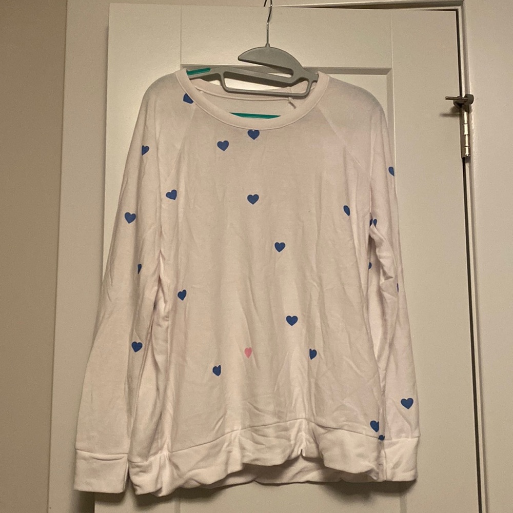Cozy sweatshirt from Chaser with hearts